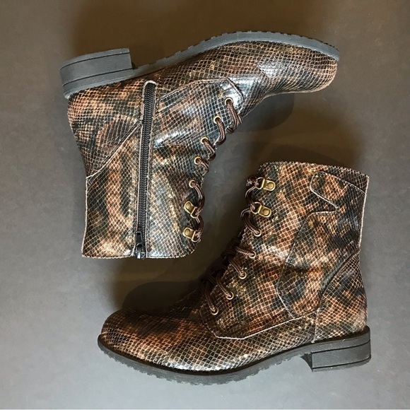 White Mountain “Tisbury” Brown “Python Snakeskin” Print Combat Boots, Size 8 - Picture 1 of 14